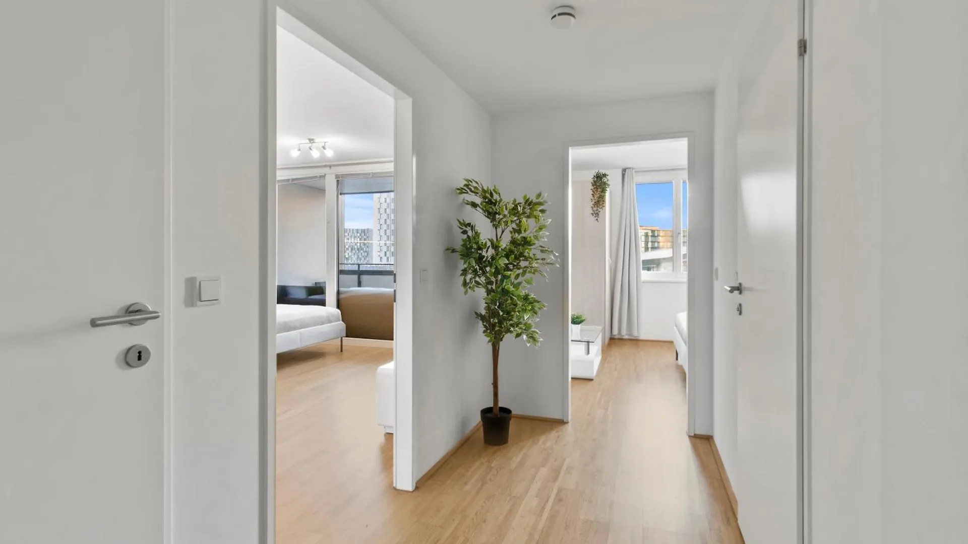 At Hauptbahnhof, Close To Belvedere I Balcony With A View Vienna Apartment