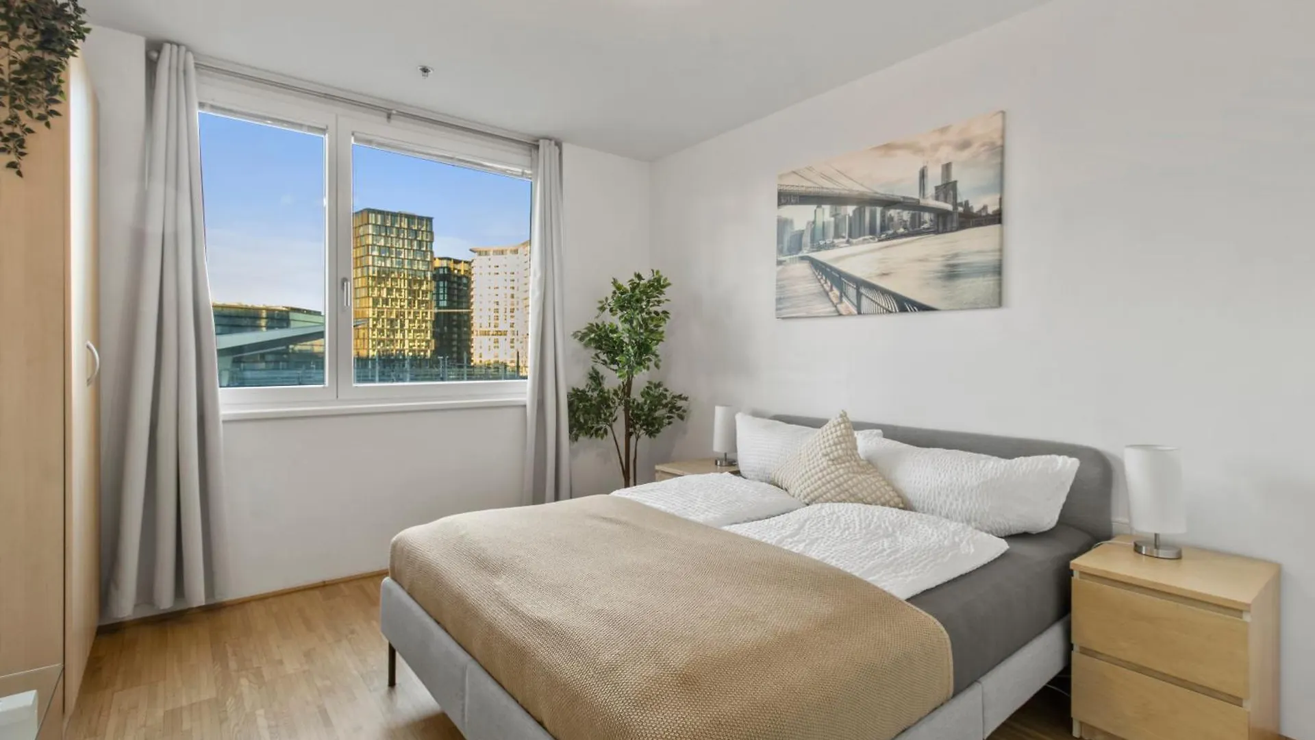 At Hauptbahnhof, Close To Belvedere I Balcony With A View Vienna Apartment